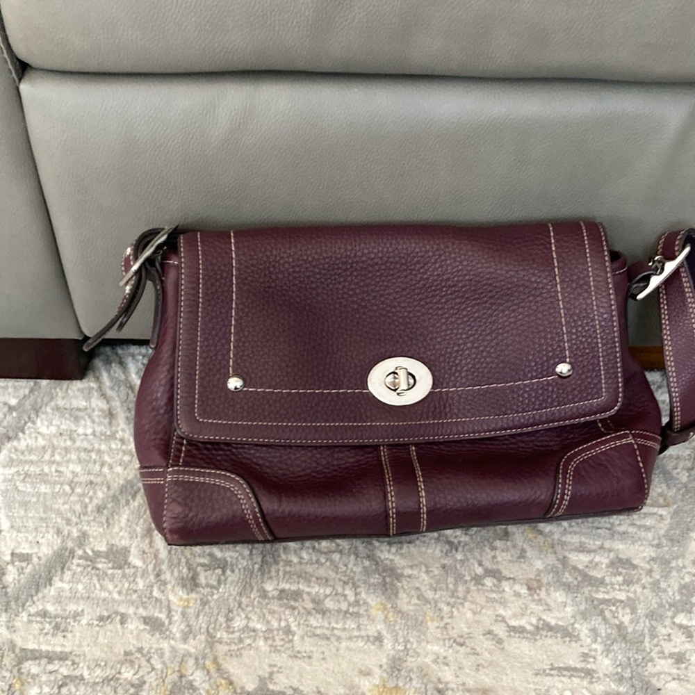 Elegant Burgundy Leather Shoulder Bag